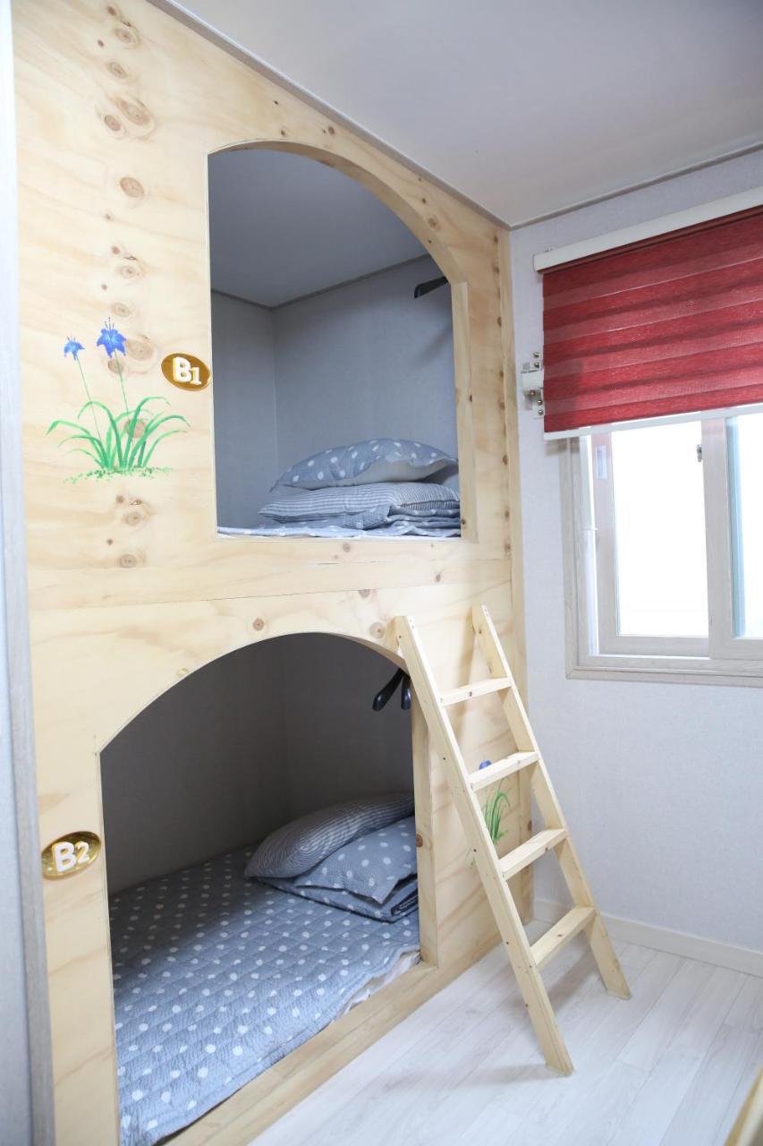 Coco Capsule Guesthouse Μπουσάν Εξωτερικό φωτογραφία