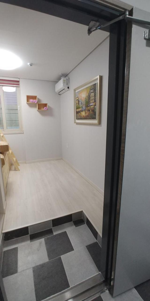 Coco Capsule Guesthouse Μπουσάν Εξωτερικό φωτογραφία